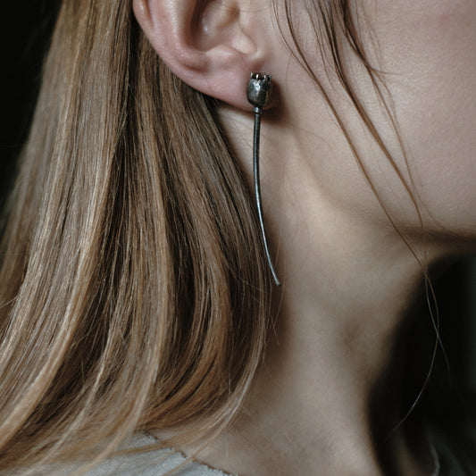 CULT VII - Poppy Bloom Rauch earring black