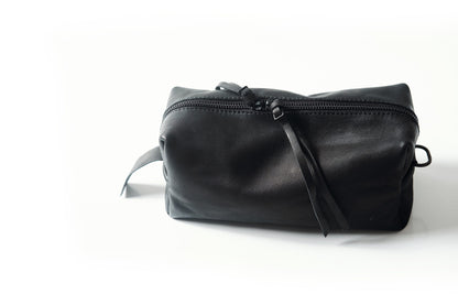 Shaving bag 1321A – zipper closure detail