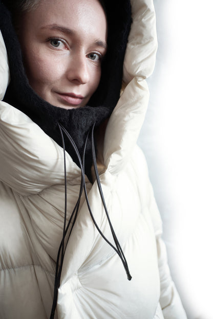 Cashmere hood 288J – drape and texture closeup
