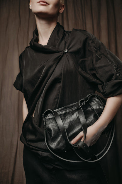 Horse leather crossbody 286Y – side view, 29×19×3cm