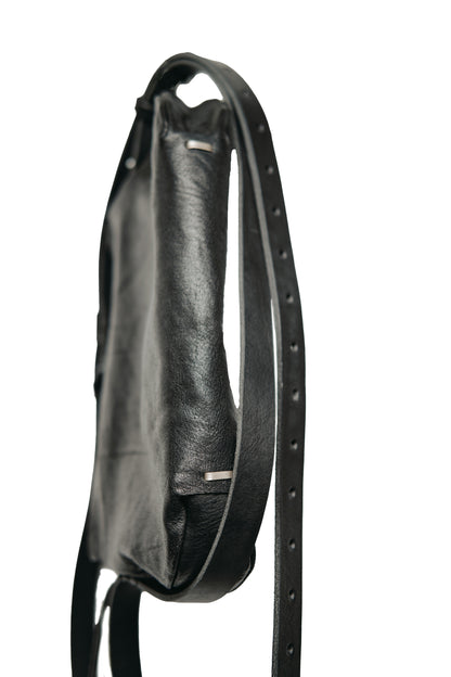 Horse leather crossbody 286Y – worn crossbody, lifestyle
