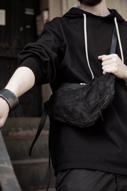 Shoulder bag 170Y black – back view with strap