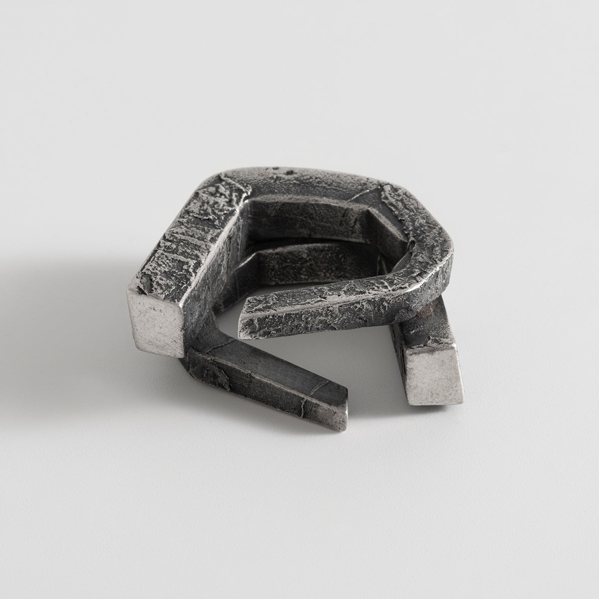 CULT VII Light Of Love 003 black — gros plan sur le motif cœur