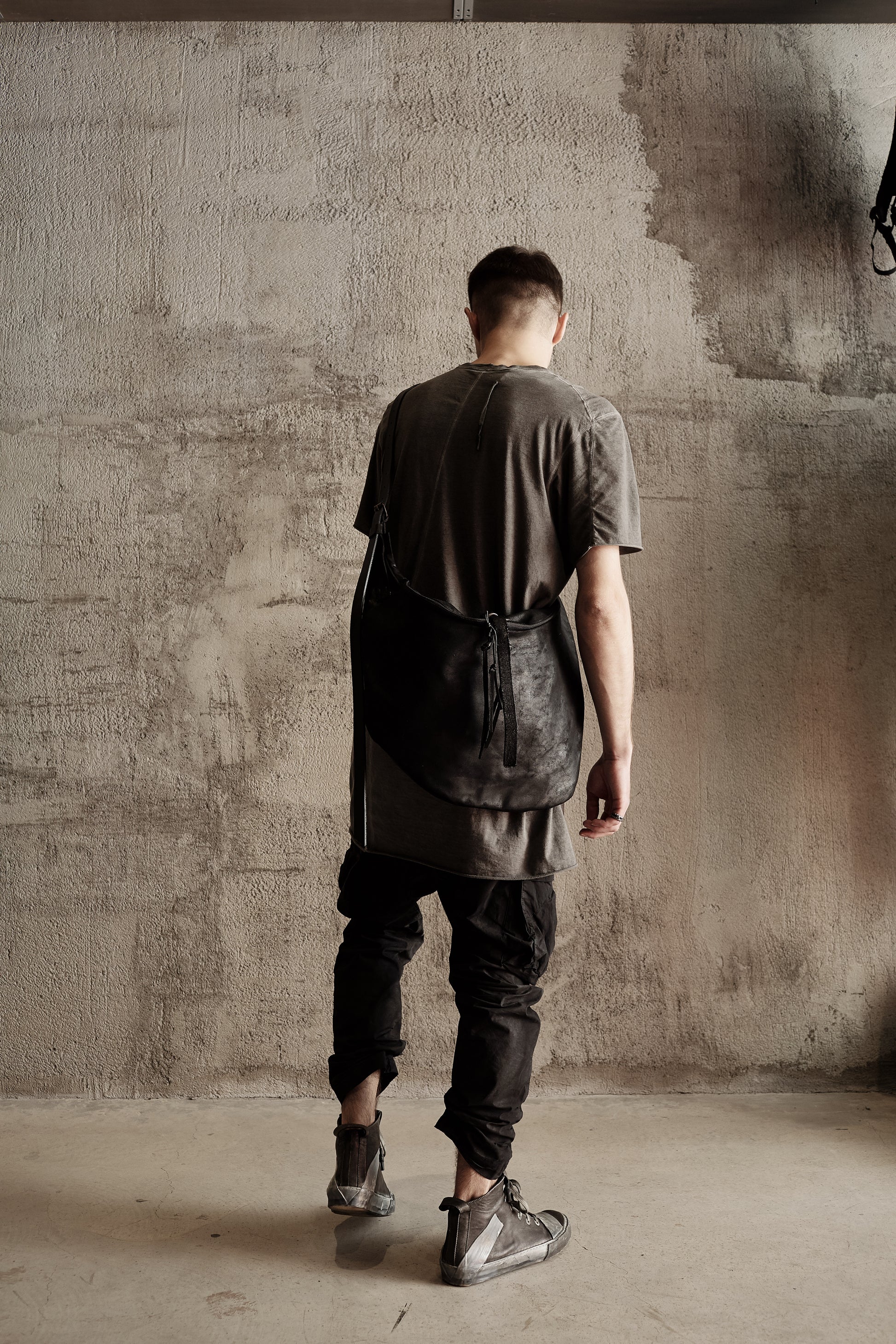 Shoulder bag Obsidian — handmade leather shoulder bag by YTN №7, London, view 15