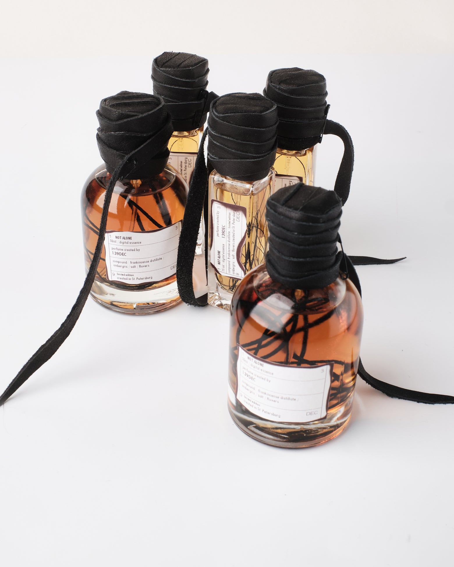 139DEC NOT ALONE Perfume 15ml — final detail