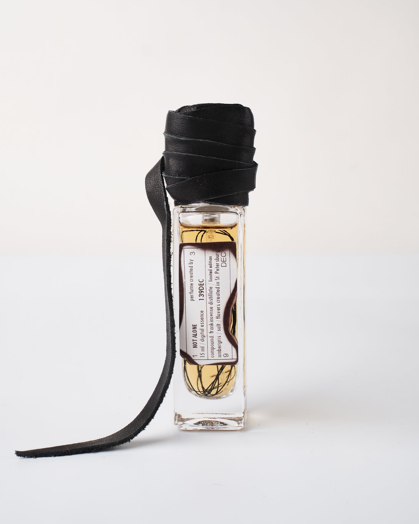 139DEC NOT ALONE Perfume 15ml — detail