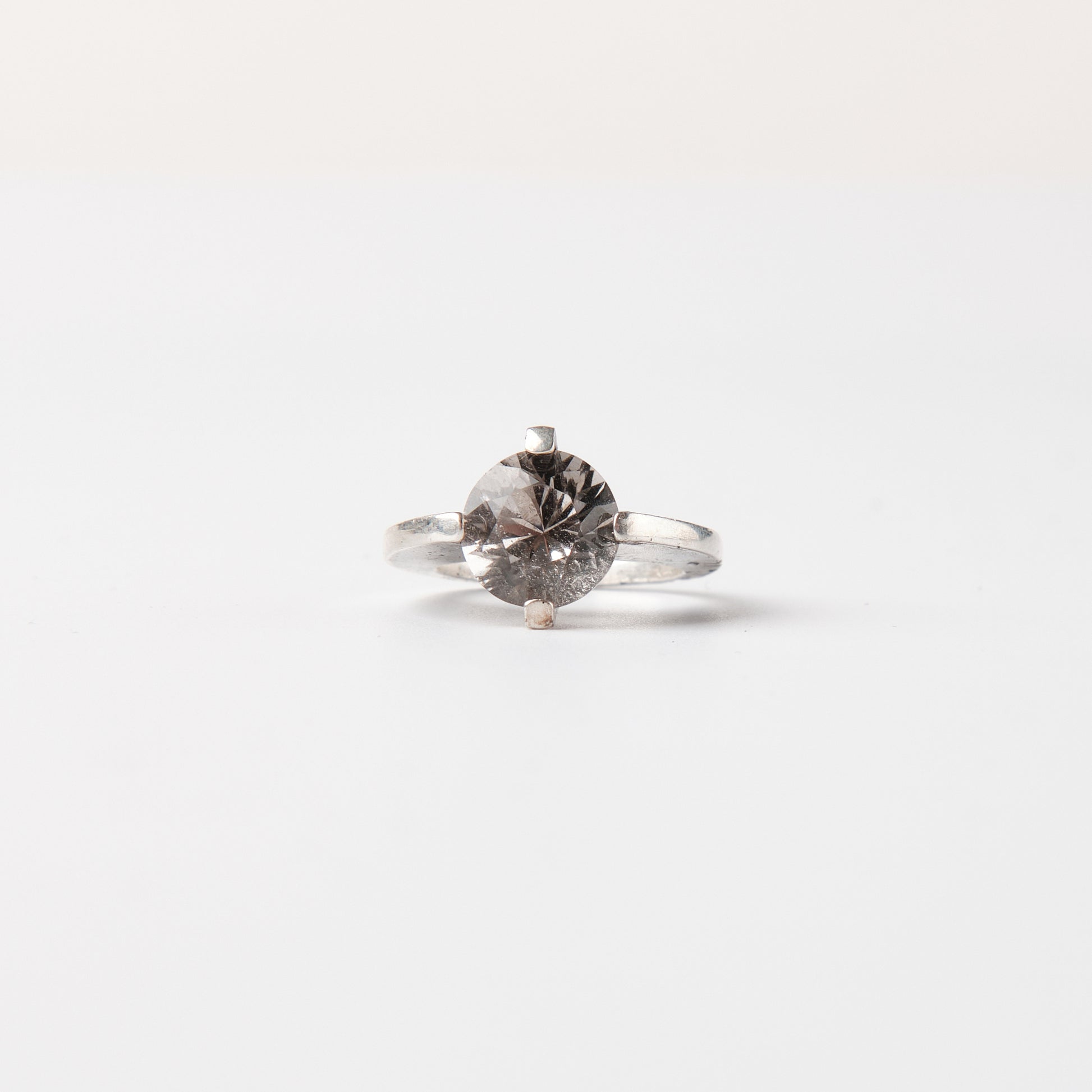 CULT VII Terra Brute ring crystal, size 16 — 質感のディテール