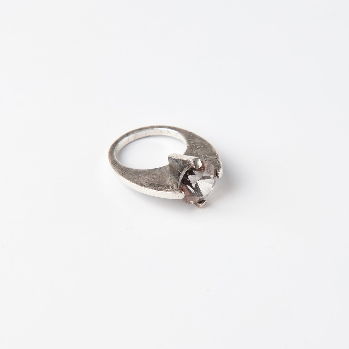 CULT VII Terra Brute ring crystal, size 16 — バンドのディテール