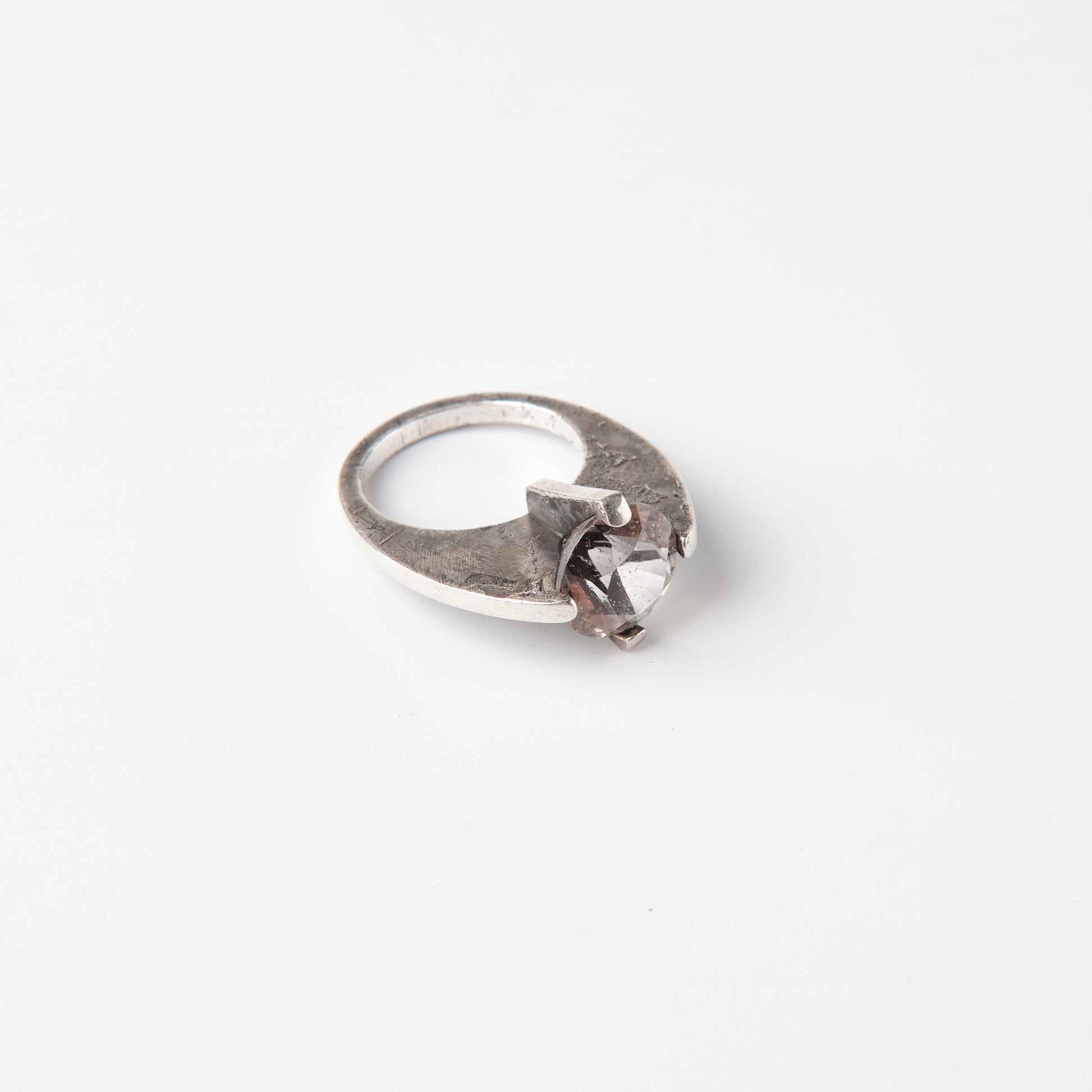 CULT VII Terra Brute ring crystal, size 16 — バンドのディテール