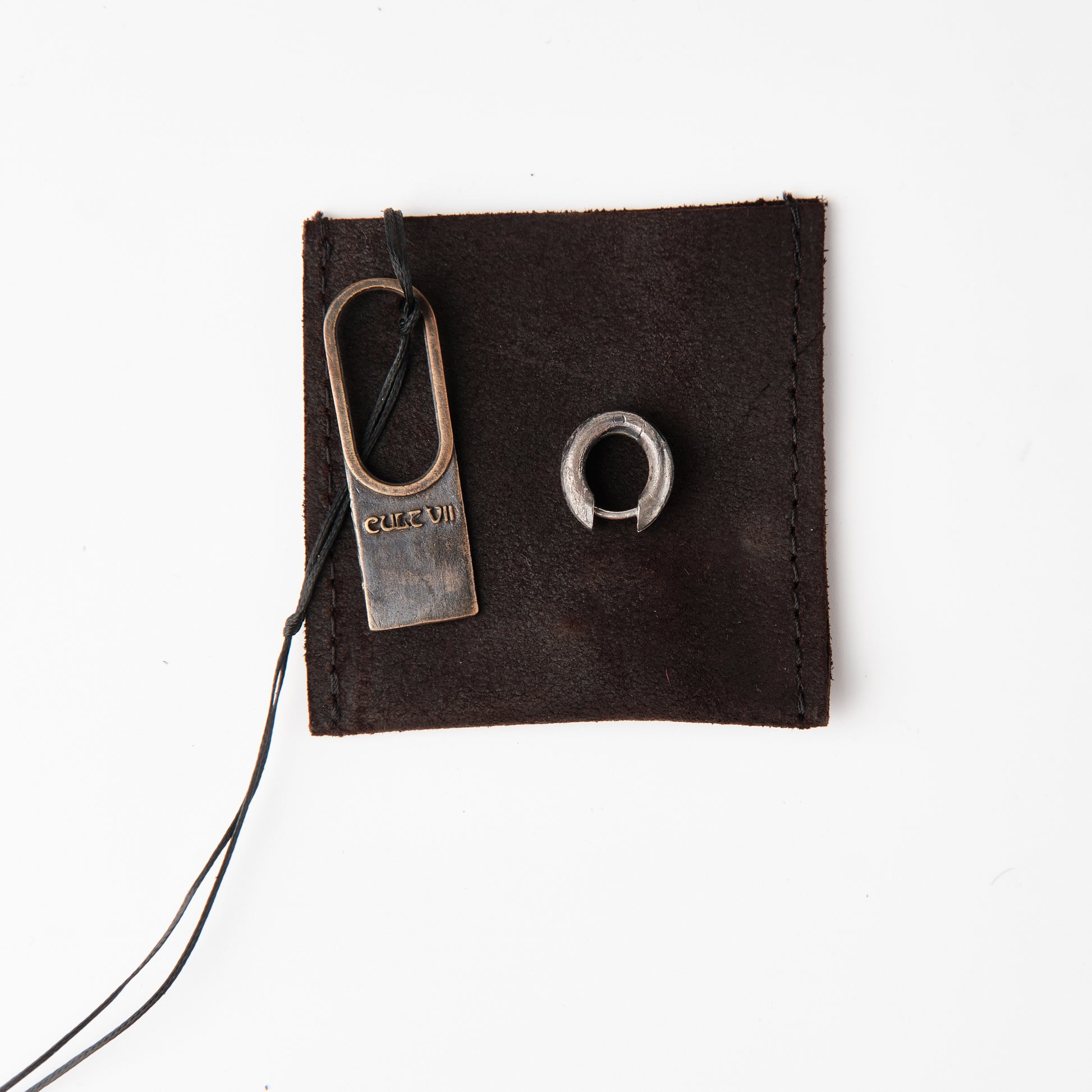 CULT VII Terra Brute Hoop black — porté