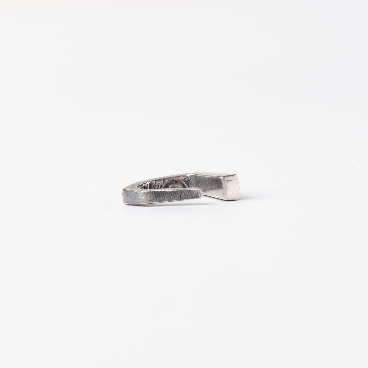 CULT VII Light Of Love 007 — gros plan sur le motif cœur
