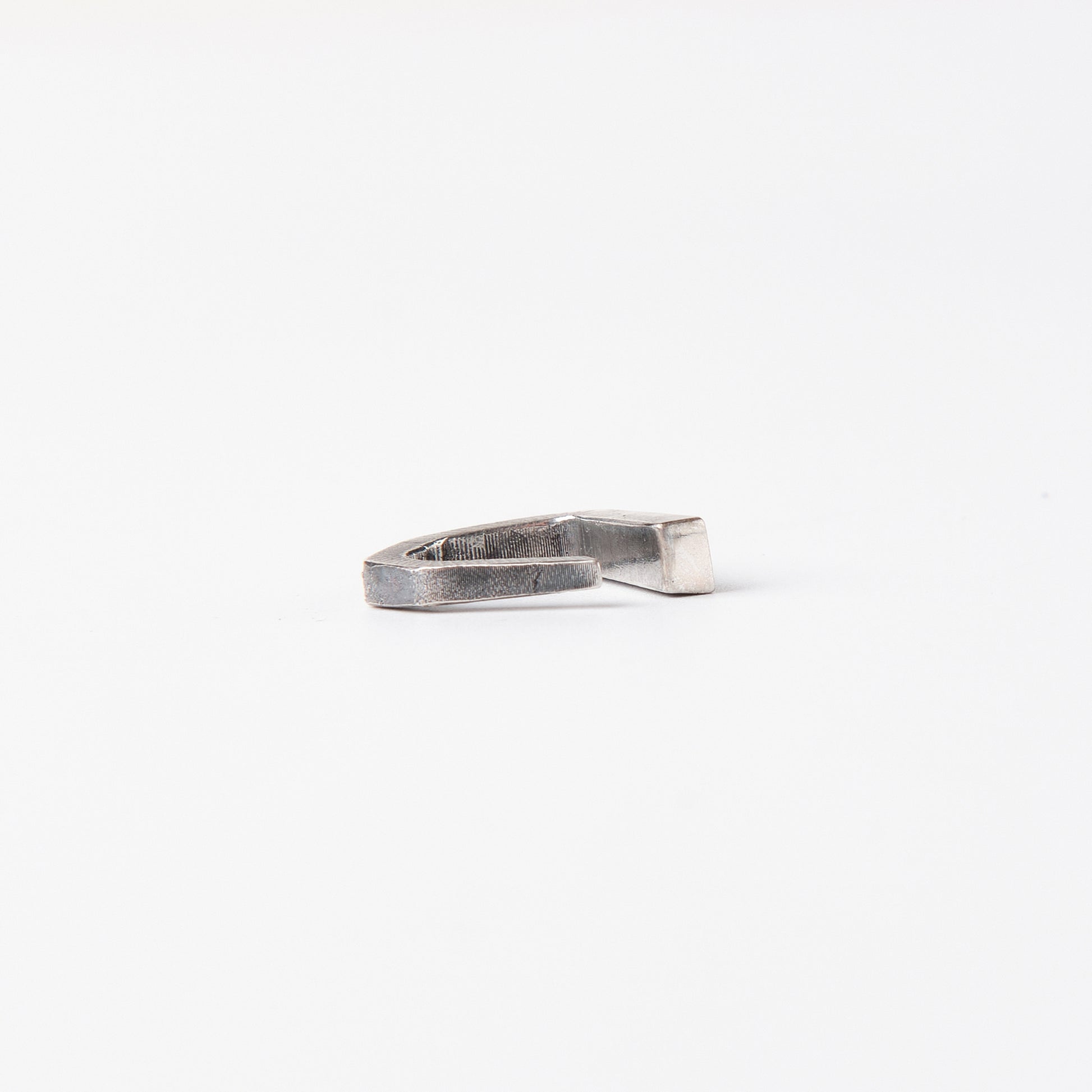 CULT VII Light Of Love 007 — gros plan sur le motif cœur