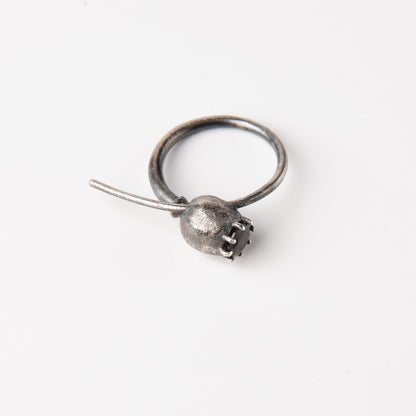 CULT VII Poppy Rauch ring black — bague coquelicot en argent avec quartz fumé