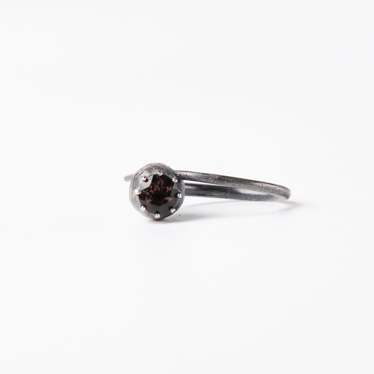 CULT VII Poppy Rauch ring black — vue de côté