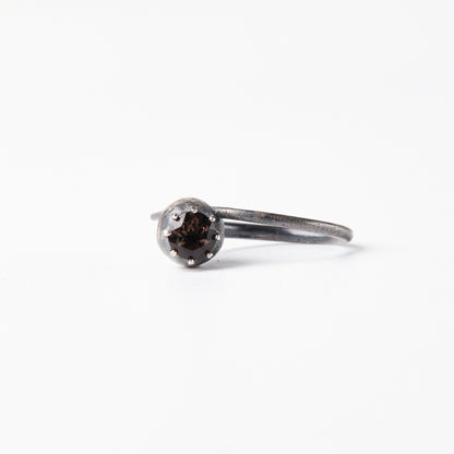 CULT VII Poppy Rauch ring black — vue de côté