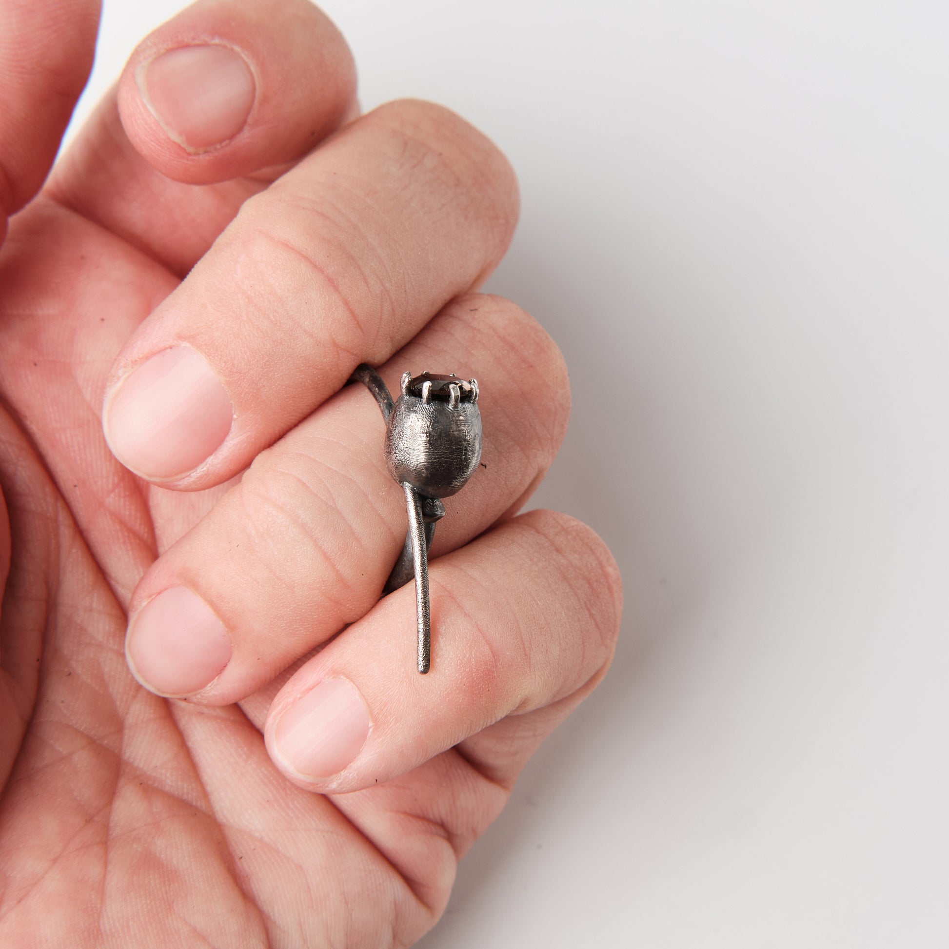 CULT VII Poppy Rauch ring black — vue de profil