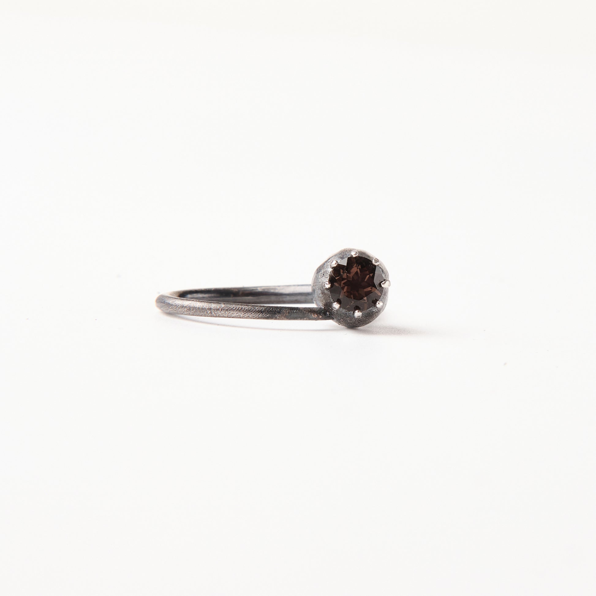CULT VII Poppy Rauch ring black — vue de dessus