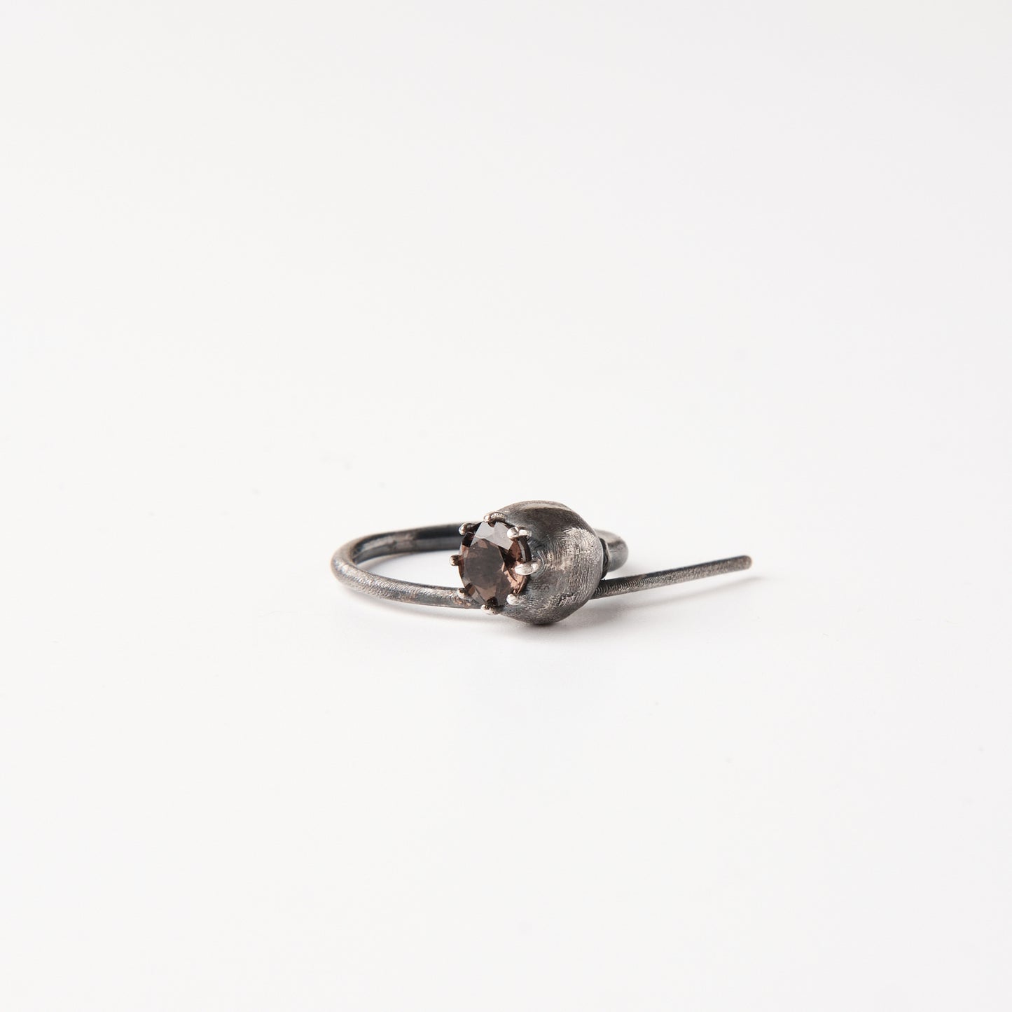 CULT VII Poppy Rauch ring black — autre angle