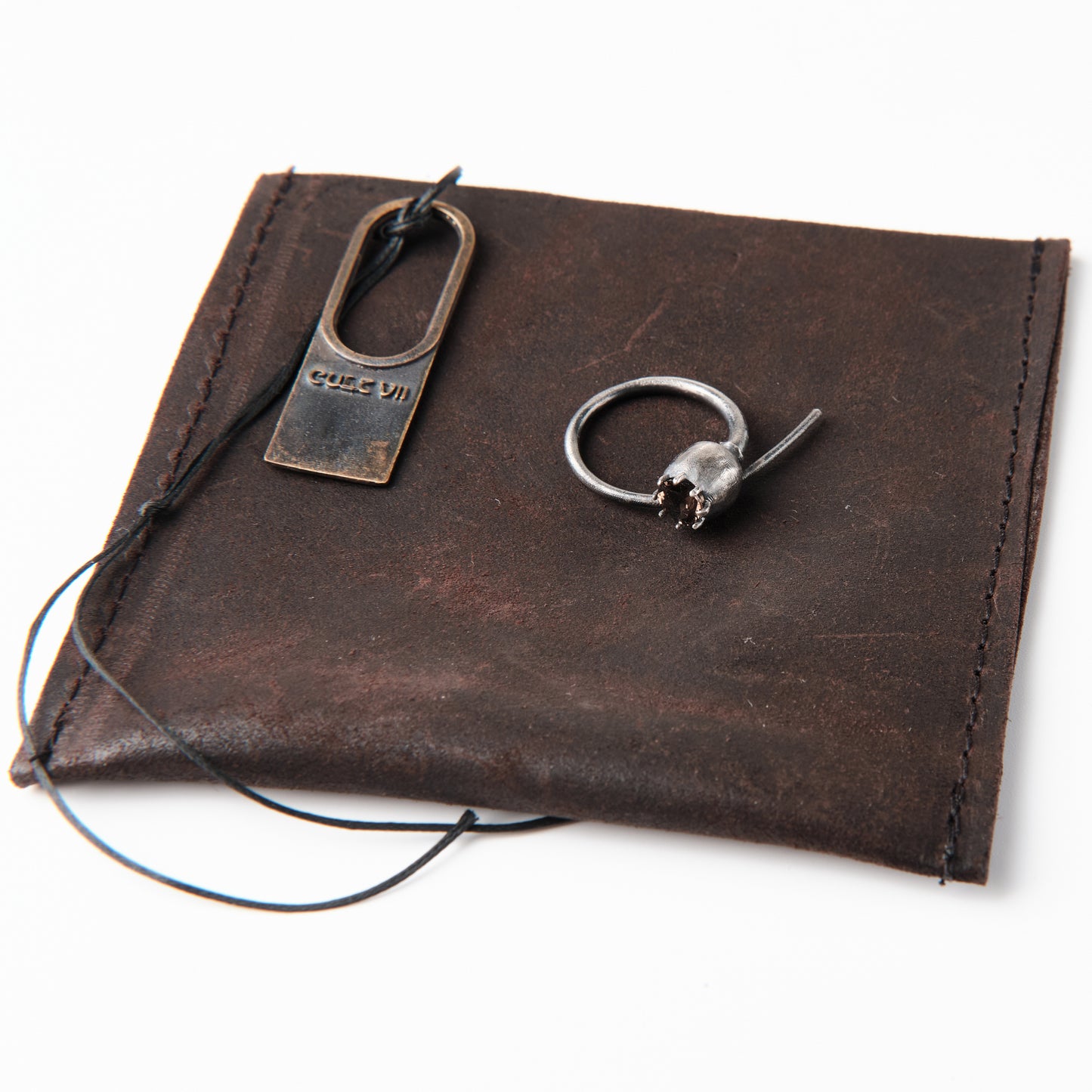 CULT VII Poppy Rauch ring black — dernier détail