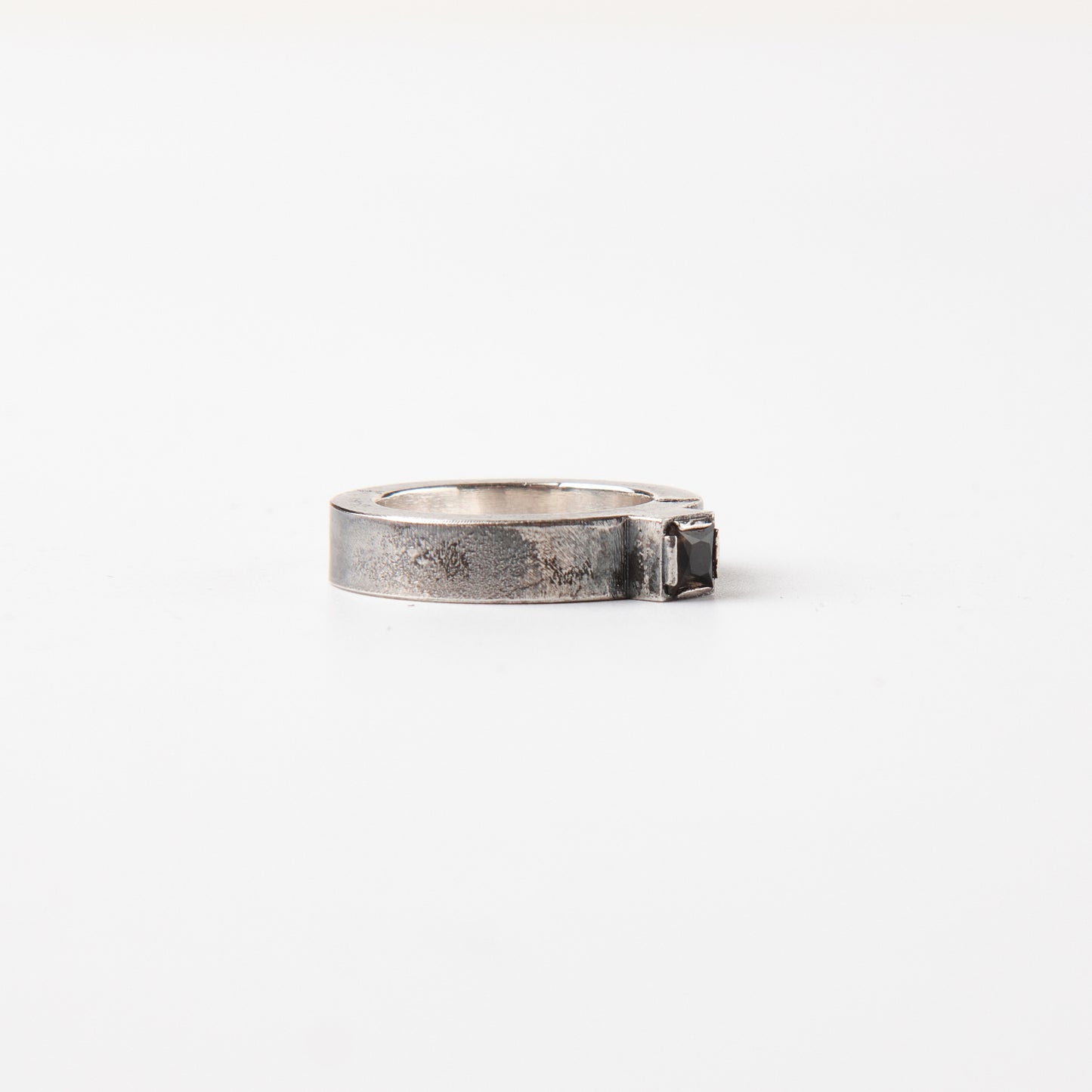 CULT VII Poppy Seed 2 Rauch ring — アングルビュー