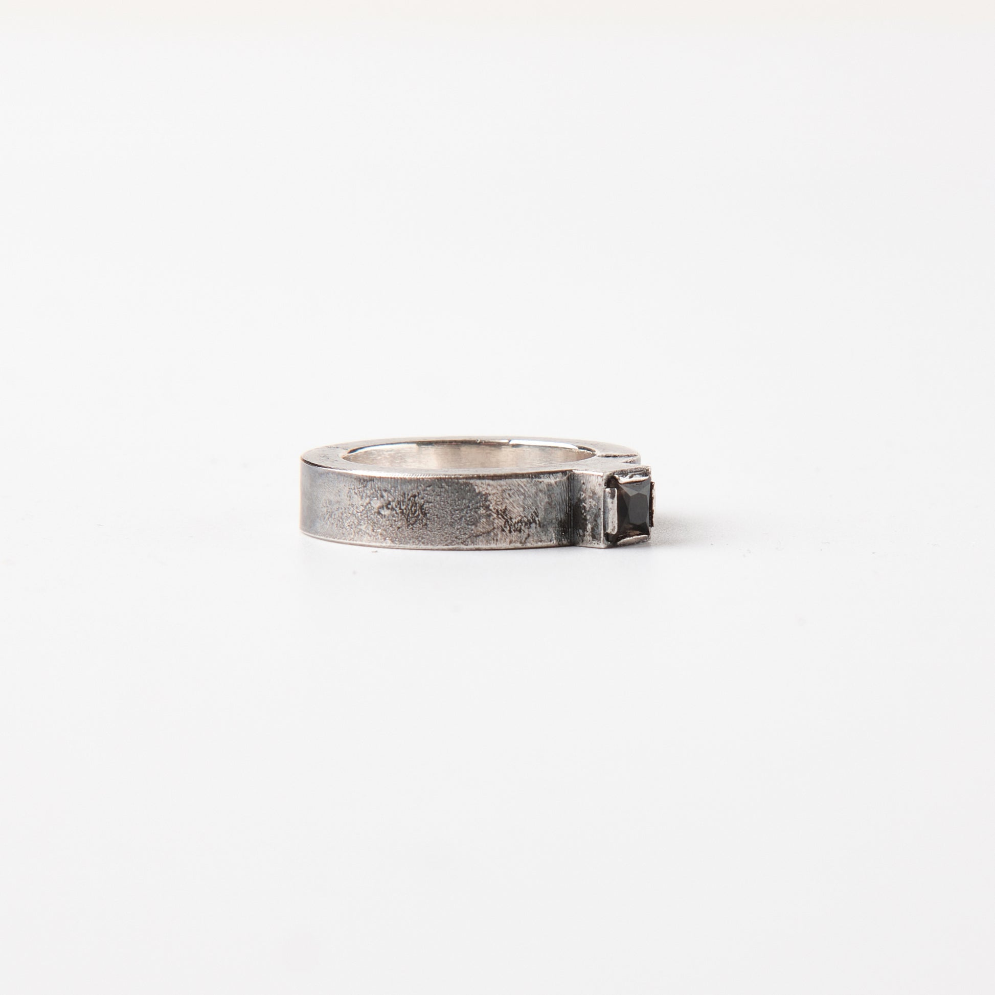 CULT VII Poppy Seed 2 Rauch ring — アングルビュー