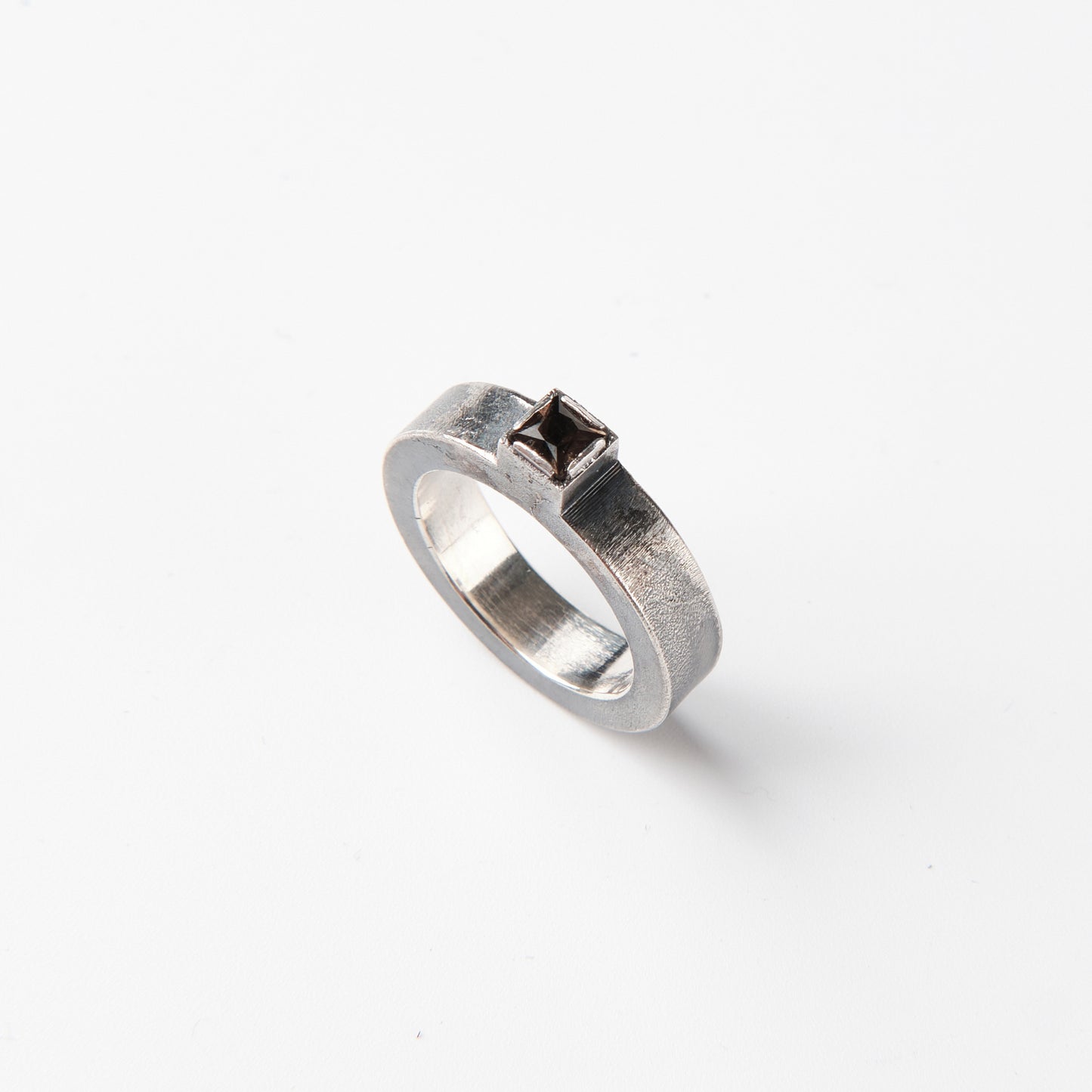 CULT VII Poppy Seed 2 Rauch ring — 質感のディテール