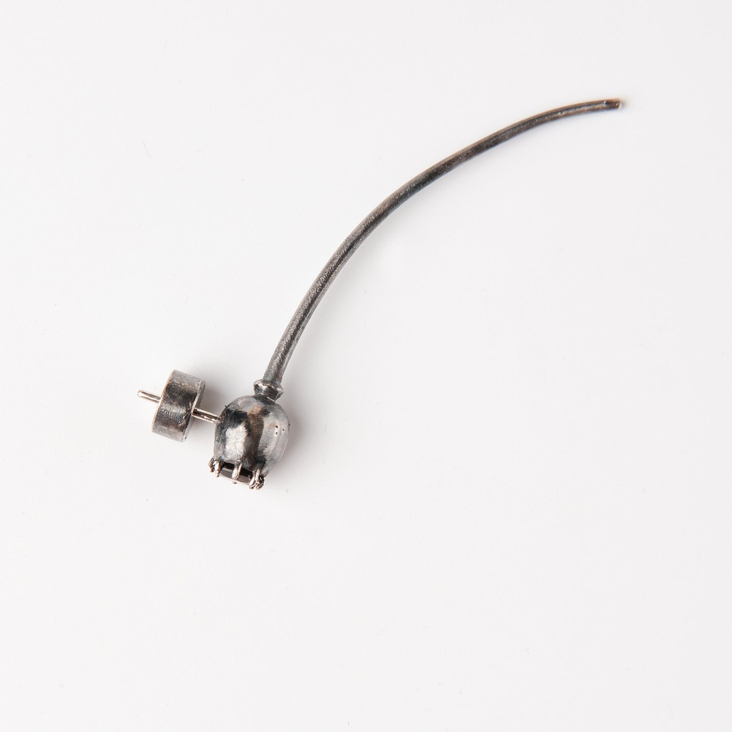 CULT VII Poppy Bloom Rauch earring black — vue en angle
