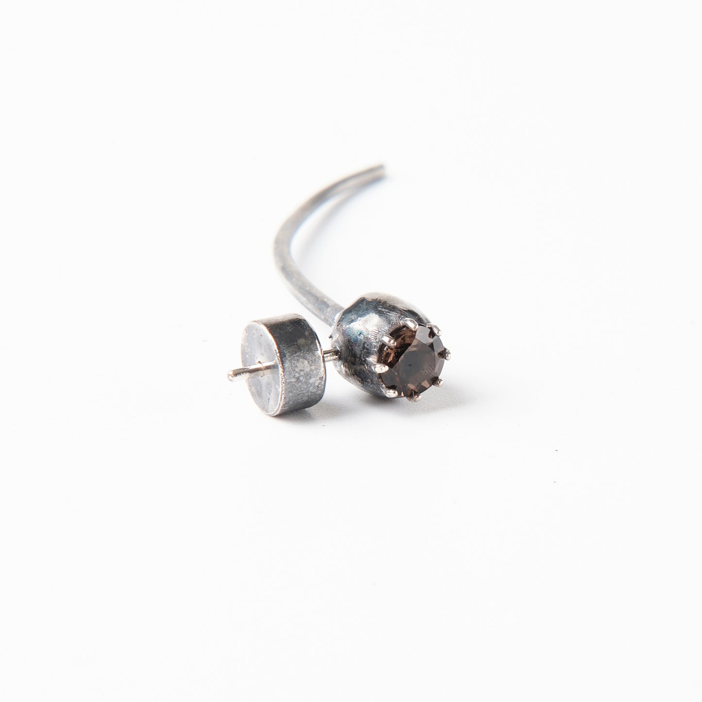 CULT VII Poppy Bloom Rauch earring black — gros plan sur le quartz fumé