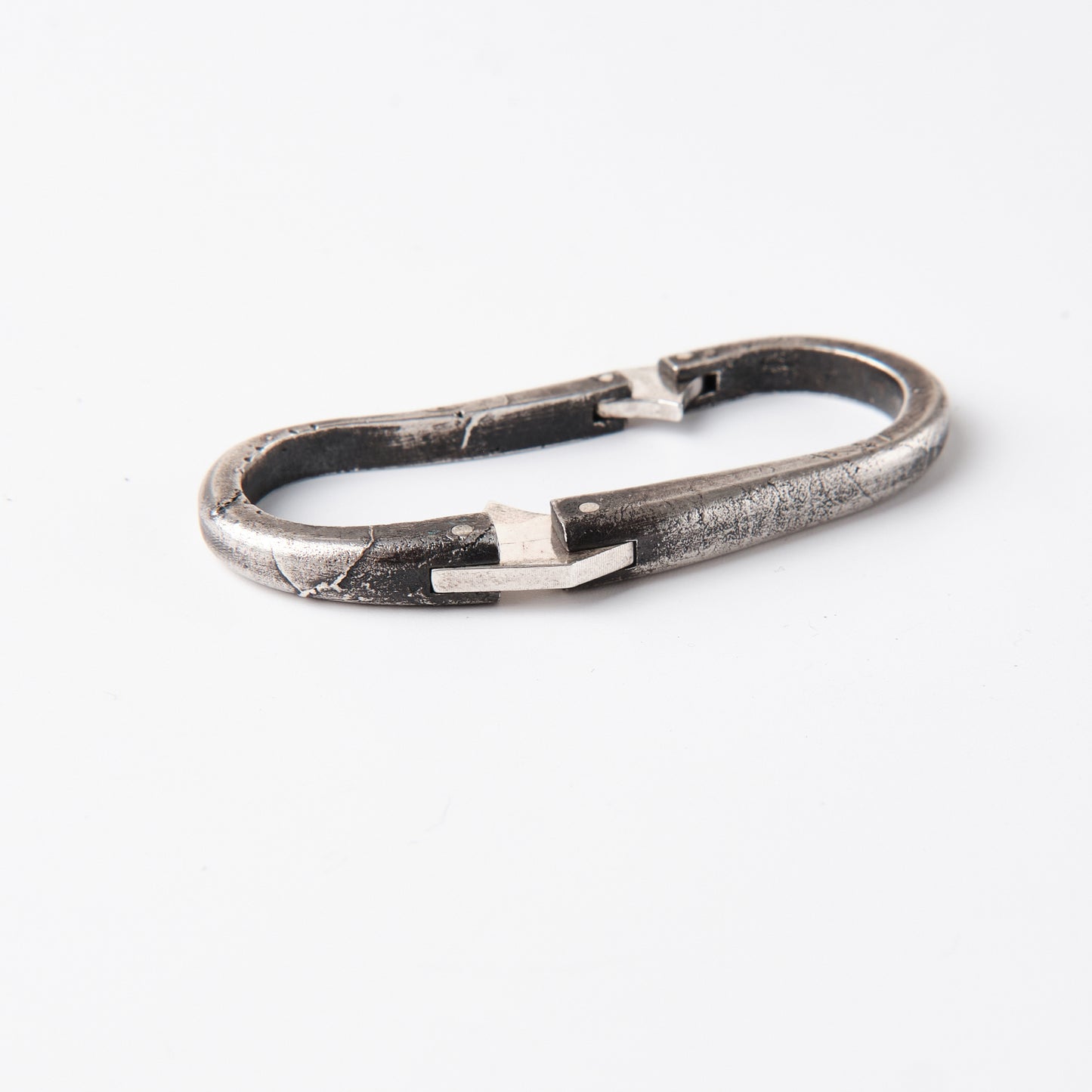 CULT VII Triple ring — bague trois doigts en argent avec patine