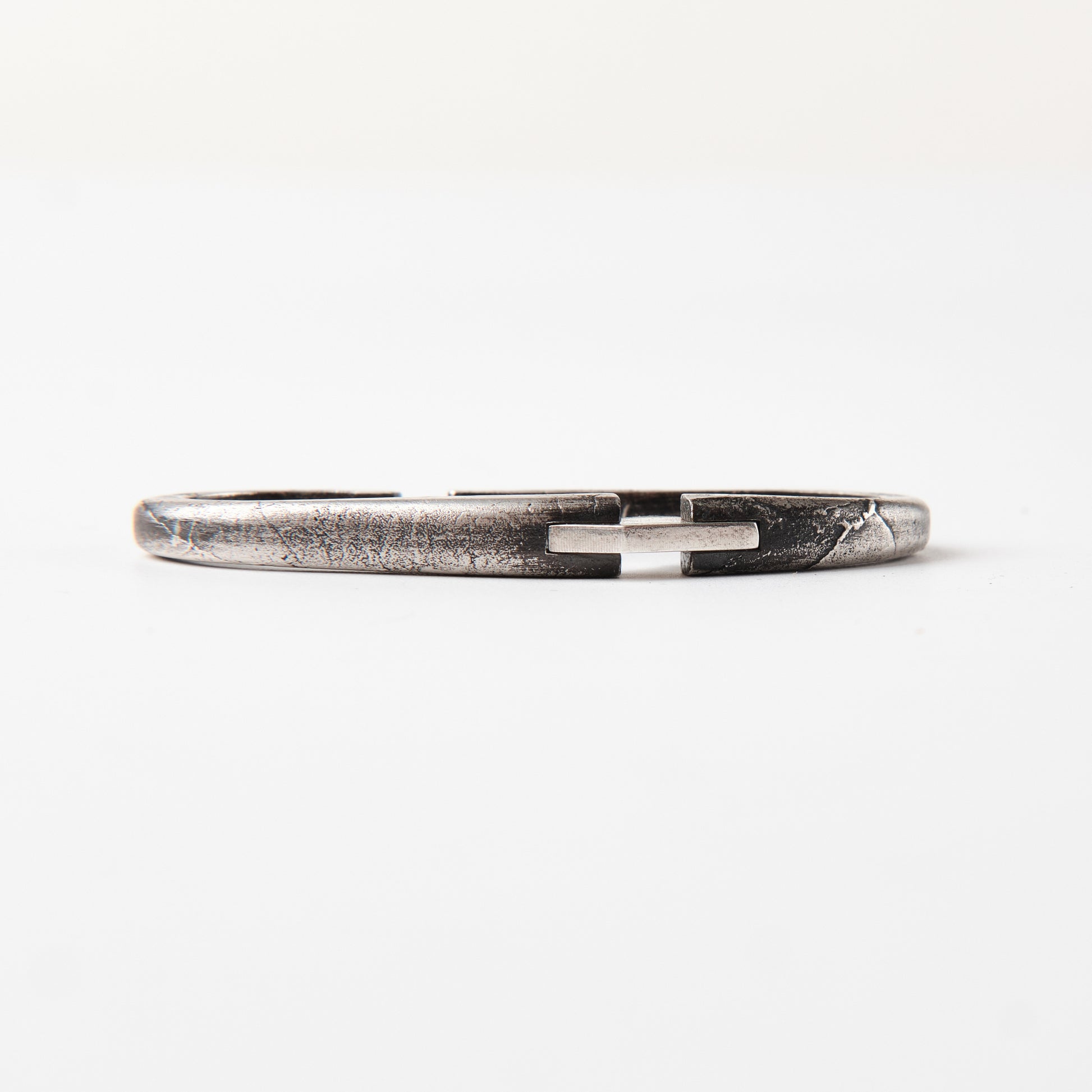CULT VII Triple ring — porté à la main