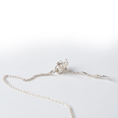 CULT VII Myosotis pendant — クローズアップディテール