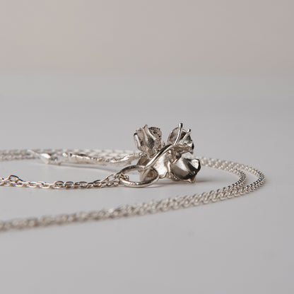 CULT VII Myosotis pendant — 花のディテール