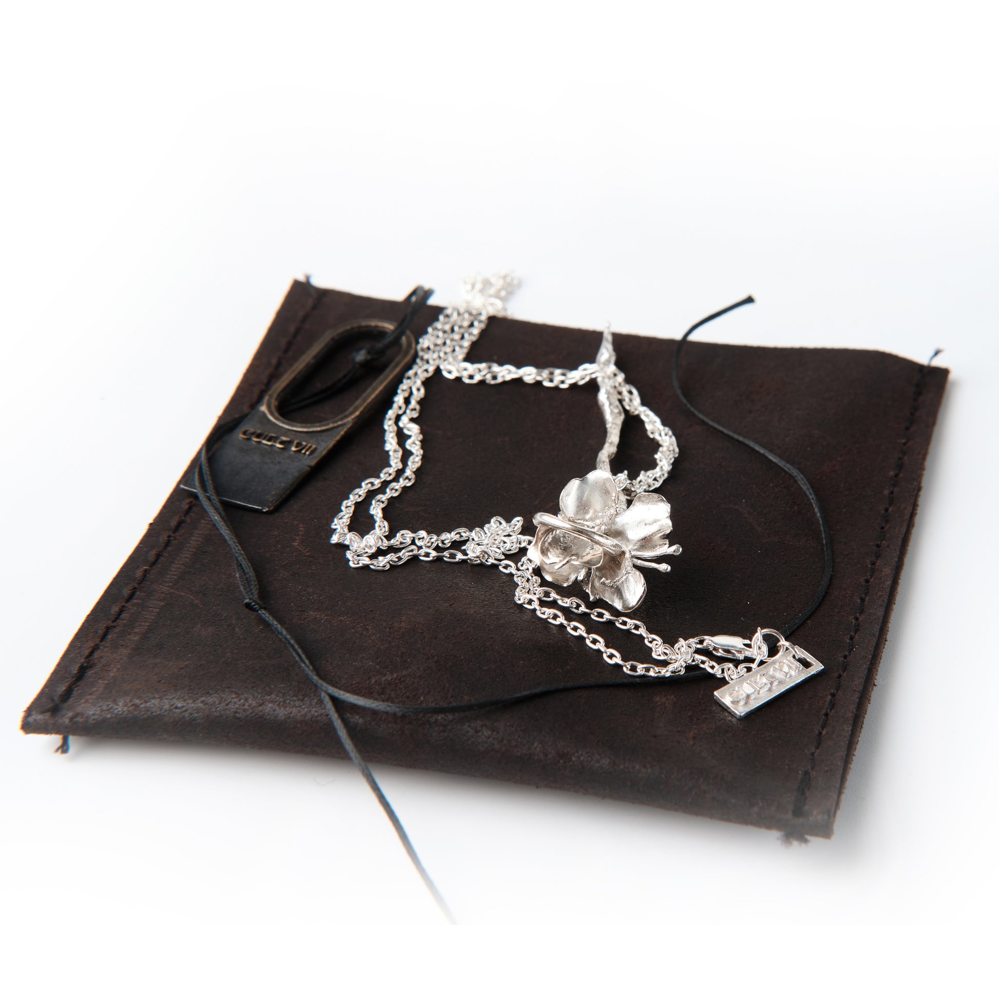 CULT VII Myosotis pendant — 別アングル
