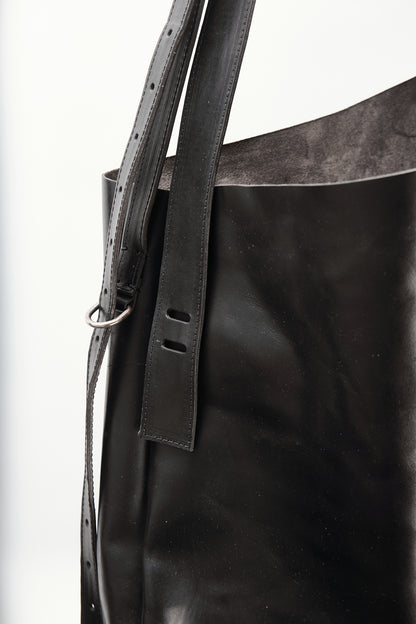 Mellow tote black – side view showing depth