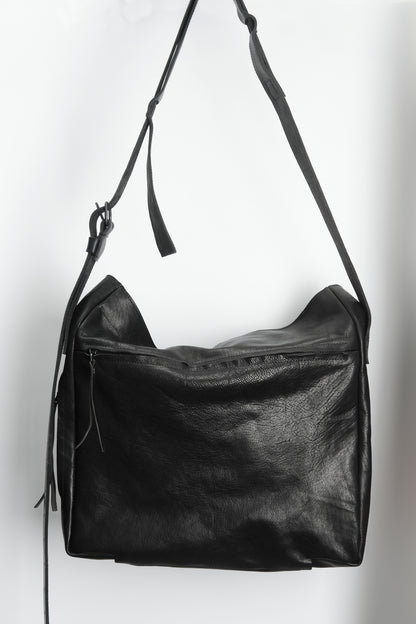 Horse leather tote bag 276Y – hardware and zipper detail