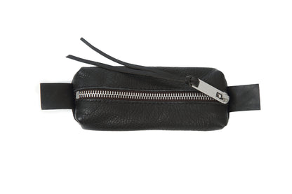 Leather pouch 318A black – texture and patina closeup