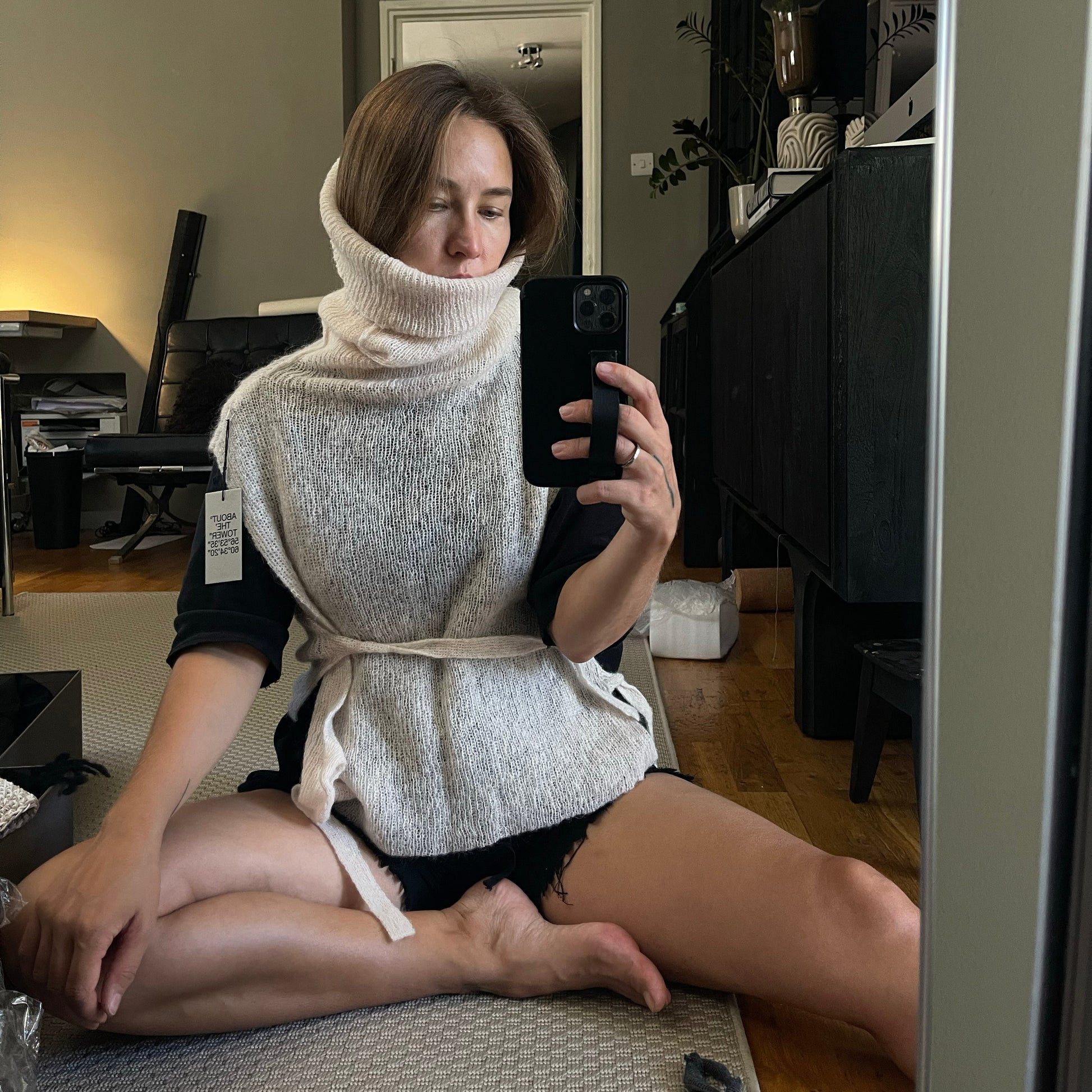 a°t’t” Snood T1741/118 worn in a lifestyle photograph, made for YTN №7